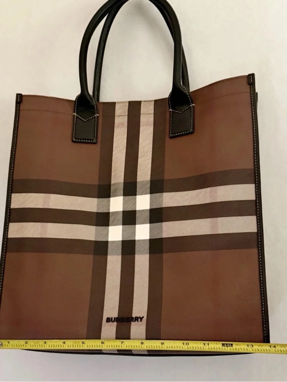 Burberry Denny Tote Bag in Dark Birch Brown Detachable Strap , Books, Carry- on